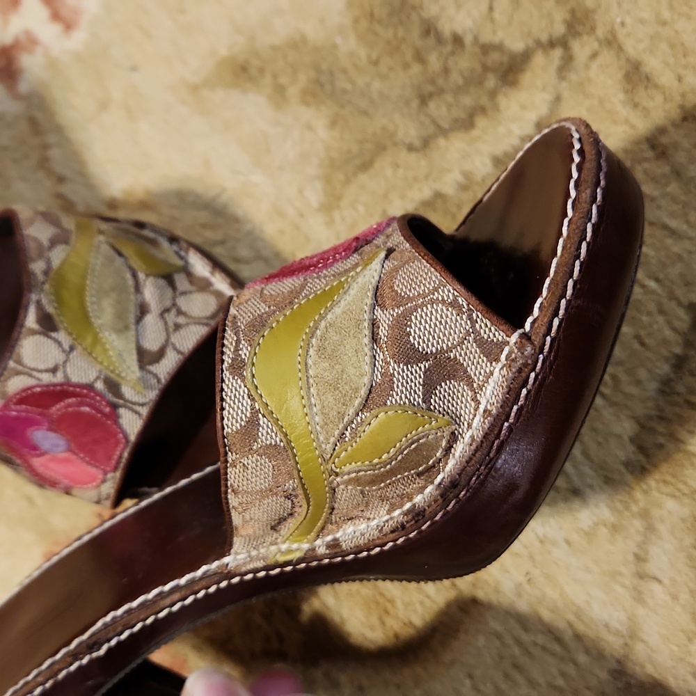 COACH Katalina, brown leather sandal, size 7. - Picture 10 of 11